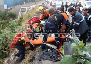 MUERTA EN BARRANCA . JARDÍNES LA RESURRECCIÓN