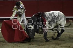 ACRÓPOLIS . TOROS