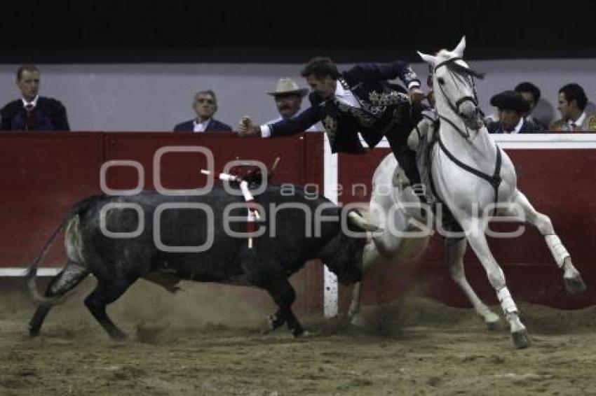 ACRÓPOLIS . TOROS