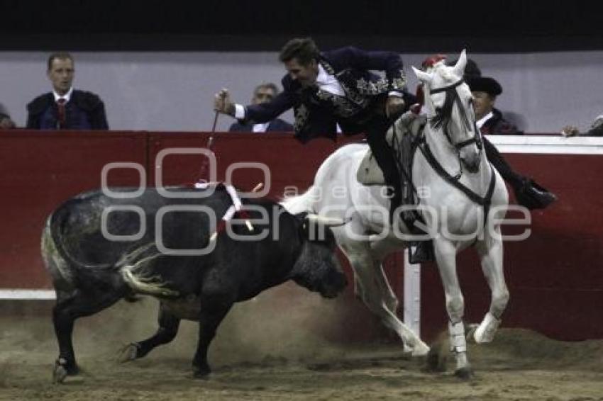 ACRÓPOLIS . TOROS