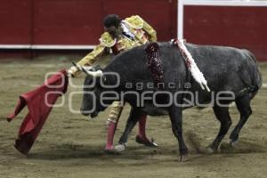 ACRÓPOLIS . TOROS