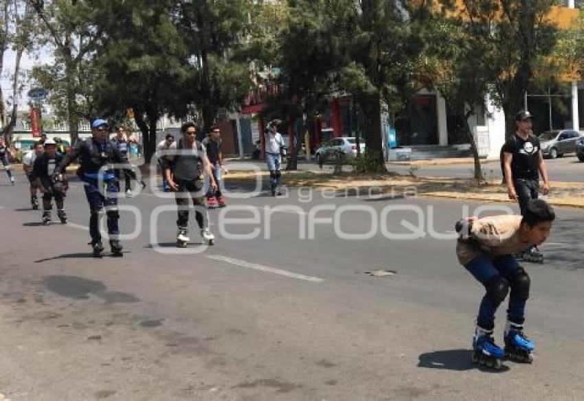 JÓVENES PATINADORES