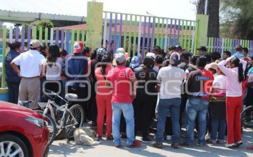 MANIFESTACIÓN PADRES DE FAMILIA