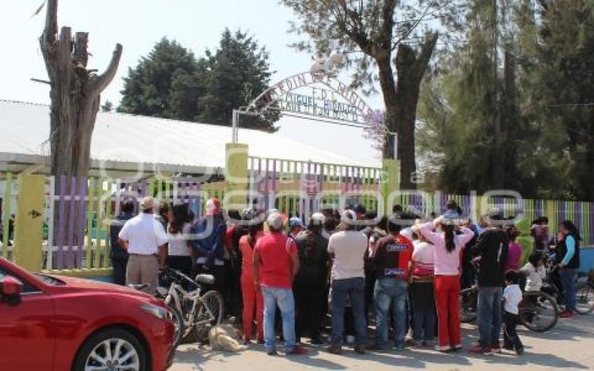 MANIFESTACIÓN PADRES DE FAMILIA