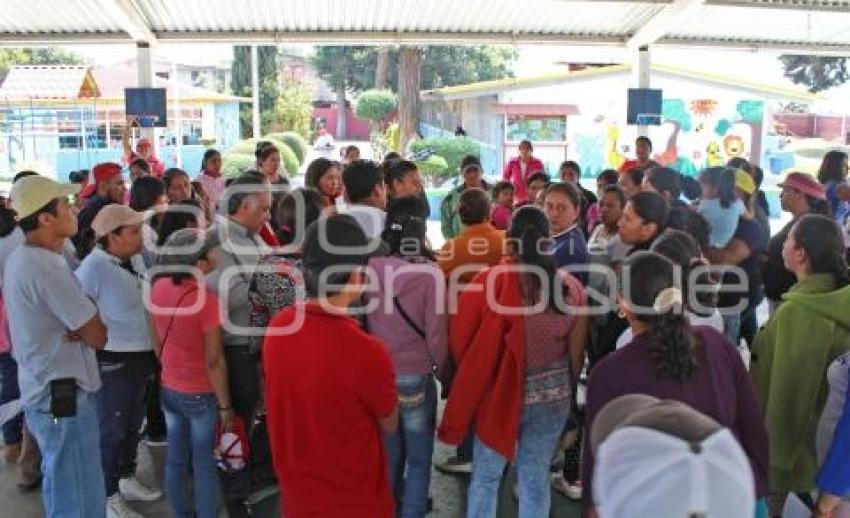 MANIFESTACIÓN PADRES DE FAMILIA