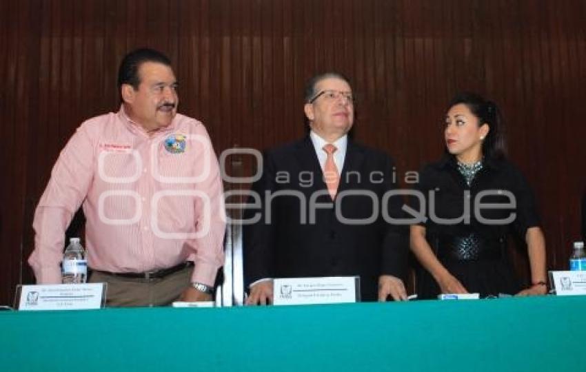 ENTREGA RECONOCIMIENTOS IMSS