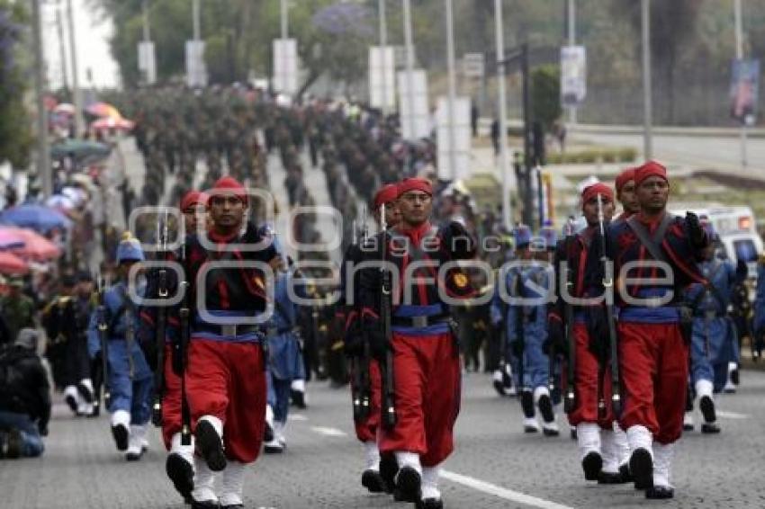 5 DE MAYO . DESFILE