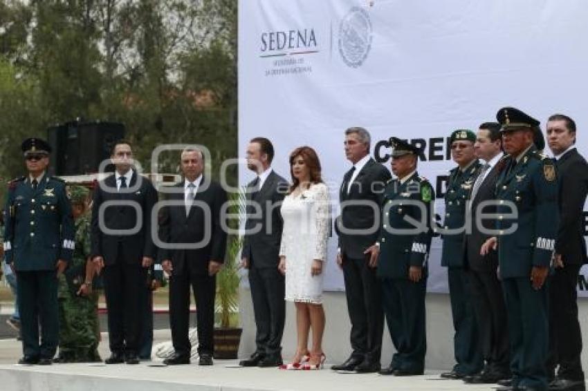 HOMENAJE A MILITARES