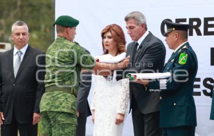 HOMENAJE A MILITARES