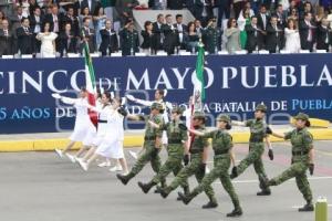 5 DE MAYO . DESFILE