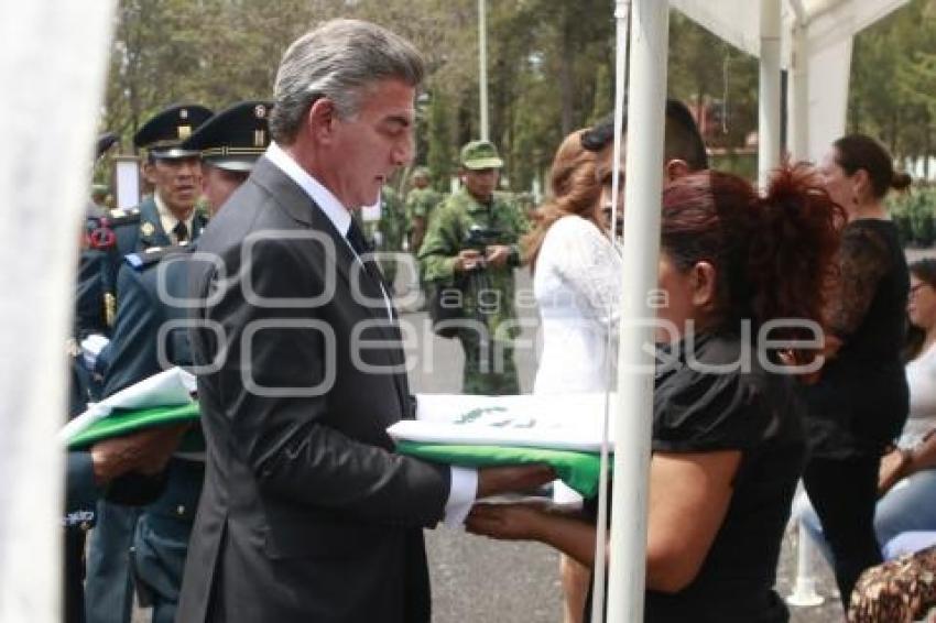 HOMENAJE A MILITARES