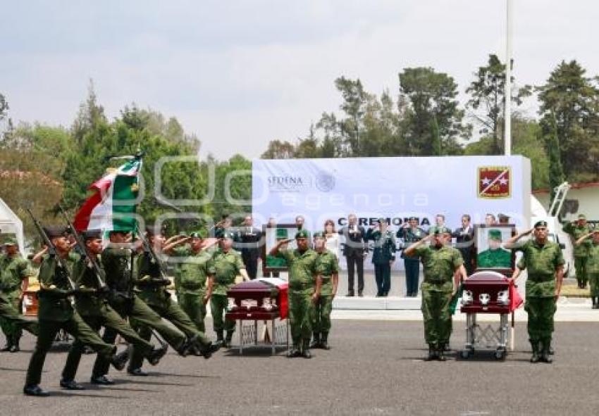 HOMENAJE A MILITARES