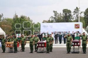 HOMENAJE A MILITARES