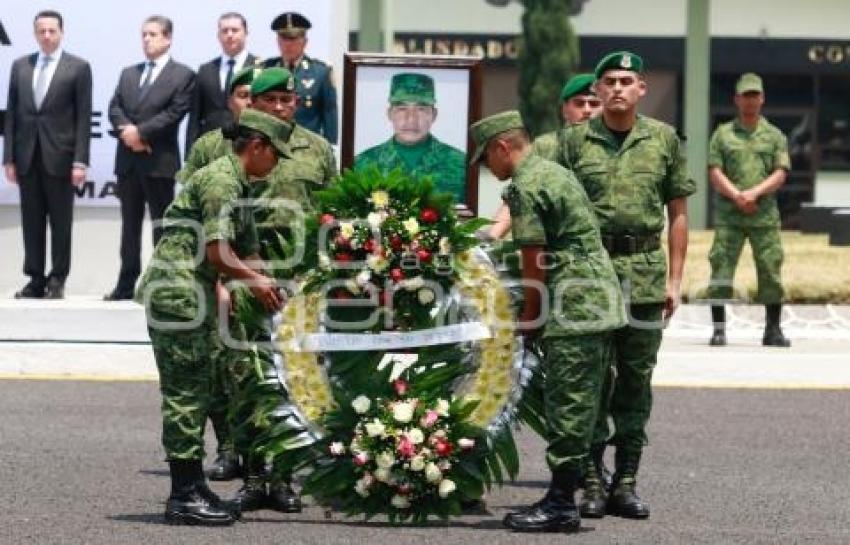 HOMENAJE A MILITARES