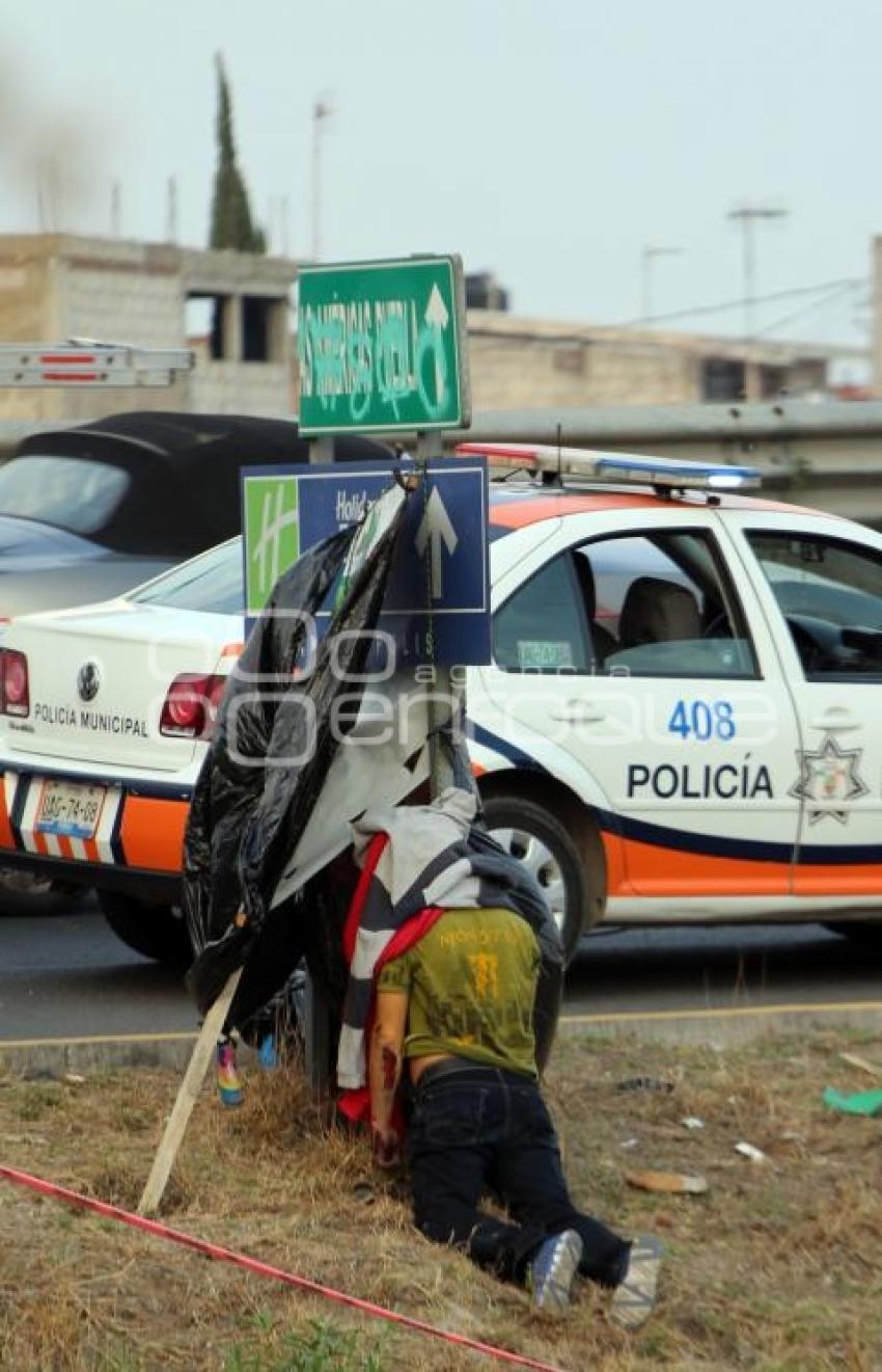 COLGADO . PERIFÉRICO