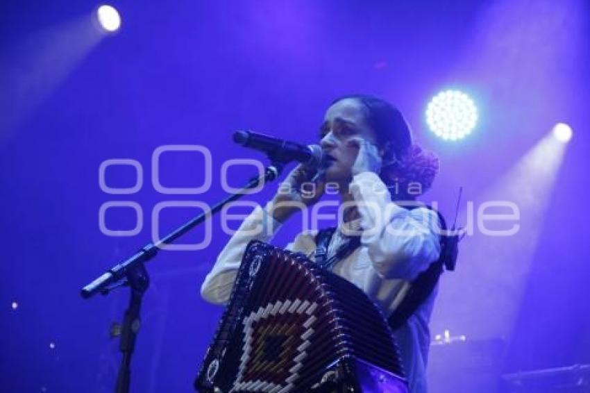 FERIA DE PUEBLA . JULIETA VENEGAS