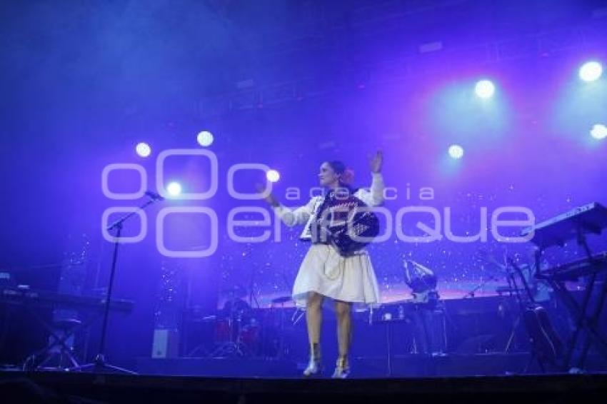 FERIA DE PUEBLA . JULIETA VENEGAS