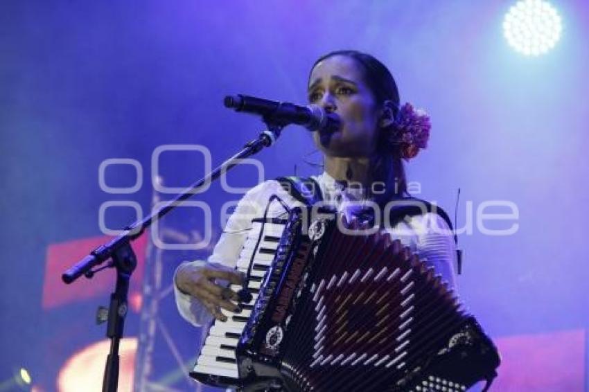 FERIA DE PUEBLA . JULIETA VENEGAS