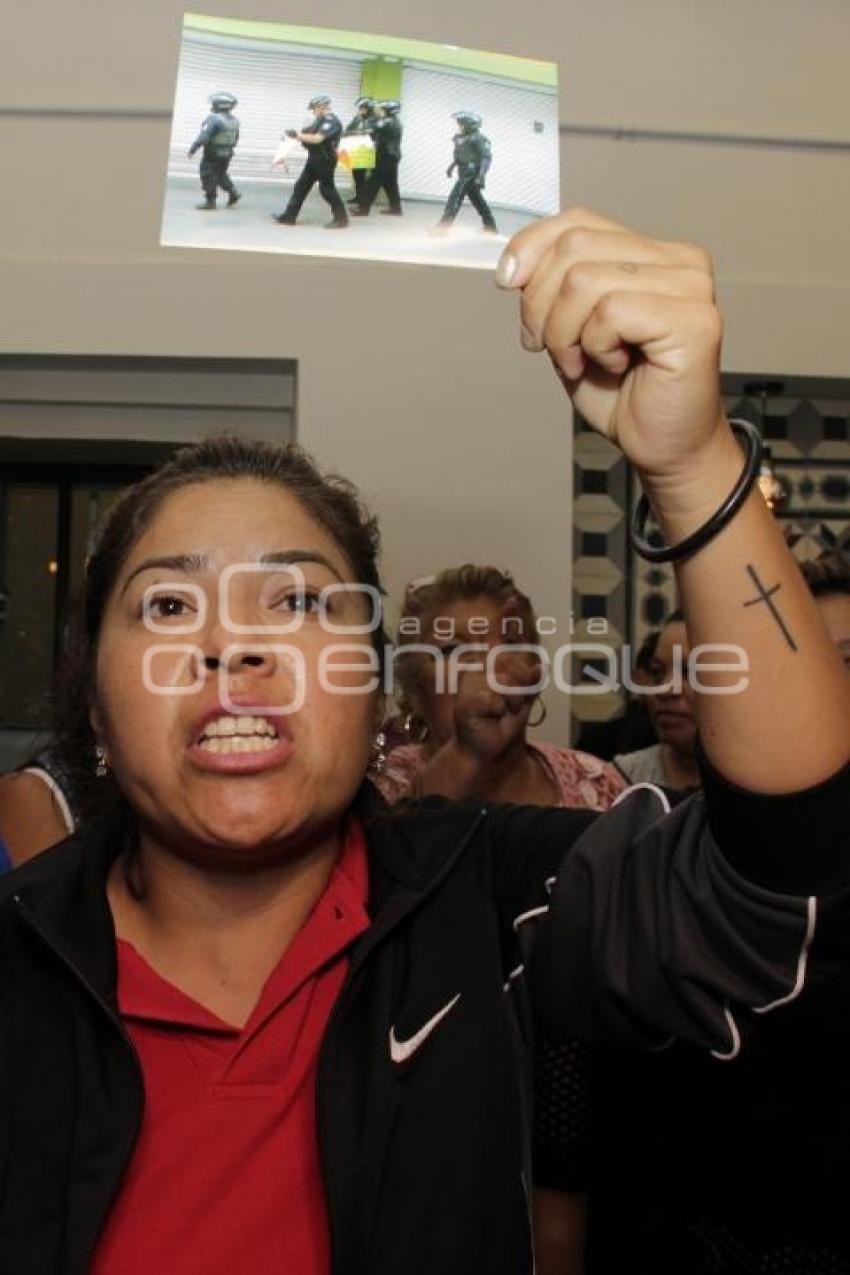 MANIFESTANTES CONTRA RAFA NUÑEZ