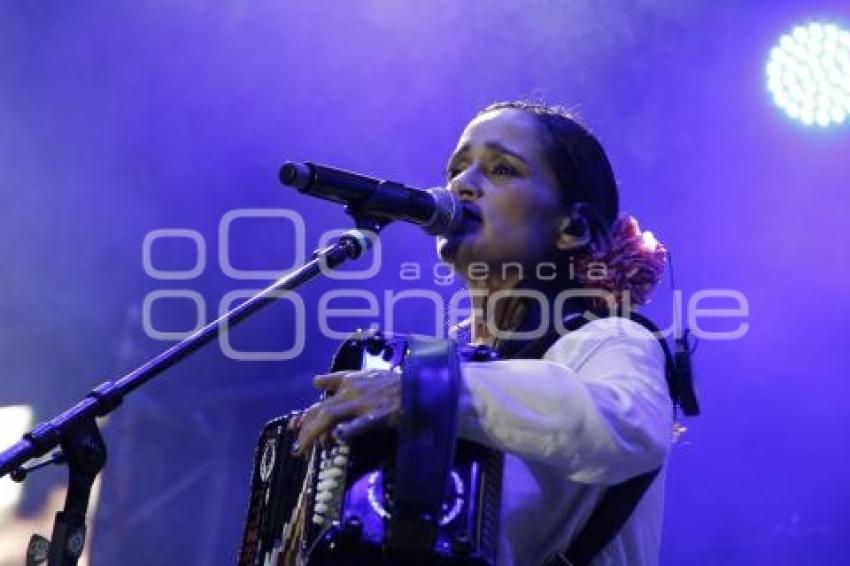 FERIA DE PUEBLA . JULIETA VENEGAS