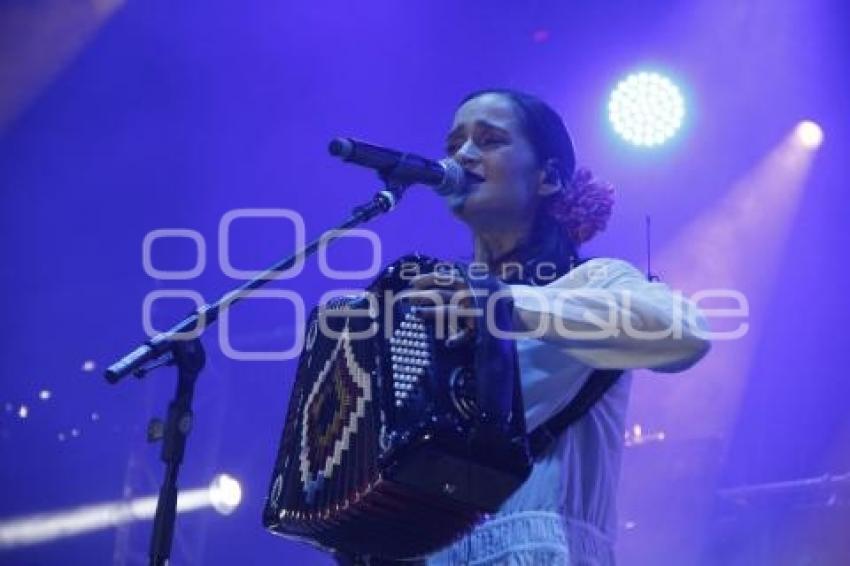 FERIA DE PUEBLA . JULIETA VENEGAS