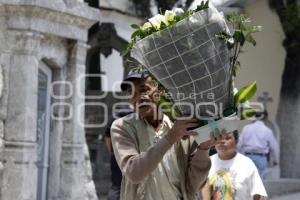 DÍA DE LAS MADRES . PANTEONES