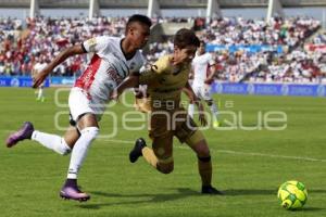 FÚTBOL . LOBOS VS DORADOS