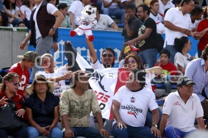 FÚTBOL . LOBOS VS DORADOS