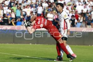 FÚTBOL . LOBOS VS DORADOS