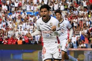 FÚTBOL . LOBOS VS DORADOS