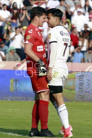 FÚTBOL . LOBOS VS DORADOS