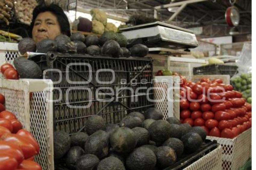 MERCADO . AGUACATE