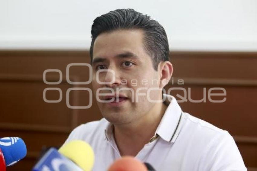 ADÁN DOMÍNGUEZ