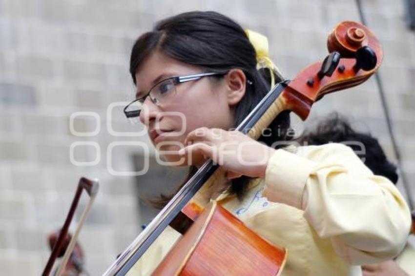 ORQUESTA ESPERANZA AZTECA