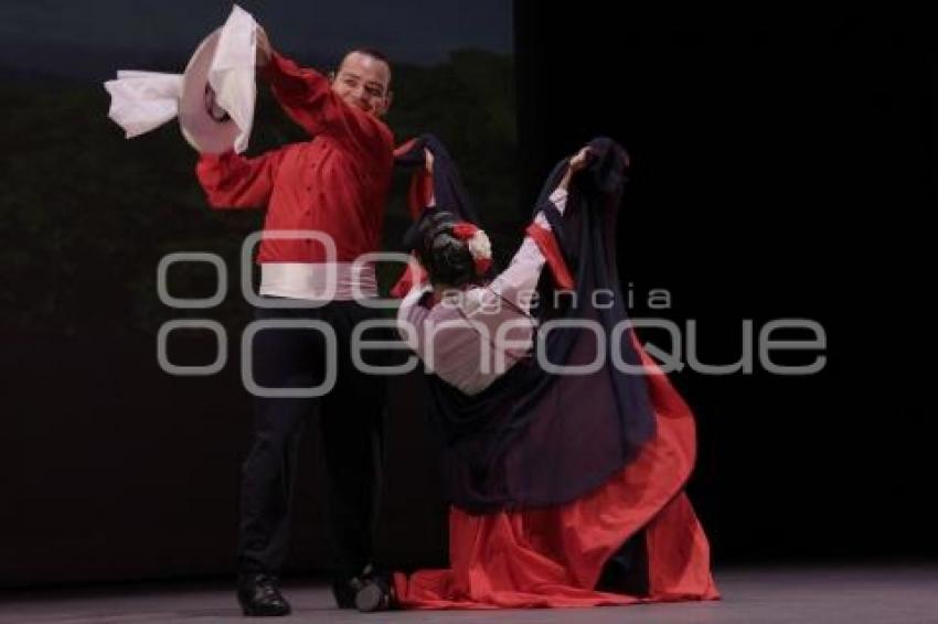 BAILE FOLKLÓRICO EN PAREJAS