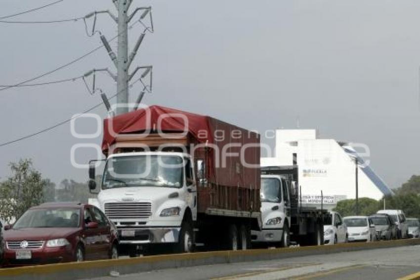 TRÁFICO . AUTOPISTA PUEBLA-MÉXICO