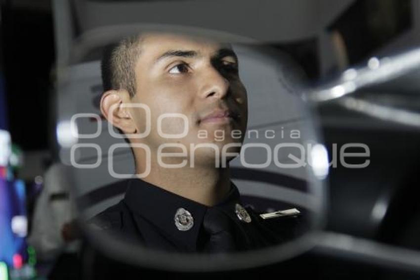 SEGURIDAD . POLICÍAS