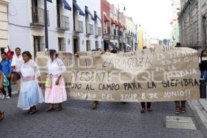 MANIFESTACIÓN . FRENTE DE COLONOS 8 DE JUNIO