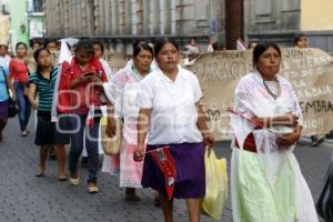 MANIFESTACIÓN . FRENTE DE COLONOS 8 DE JUNIO