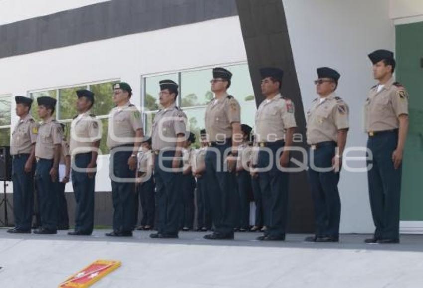 SEDENA . ENTREGA DE UNIFORMES