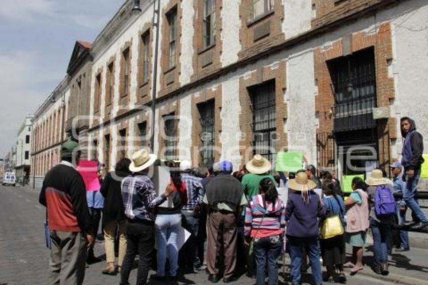 POBLADORES DE HUEJOTZINGO EXIGEN PAGO