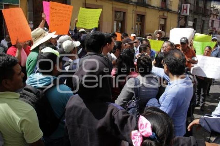 POBLADORES DE HUEJOTZINGO EXIGEN PAGO