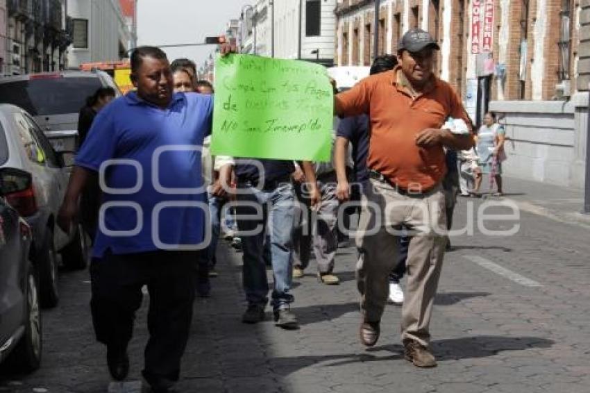 POBLADORES DE HUEJOTZINGO EXIGEN PAGO