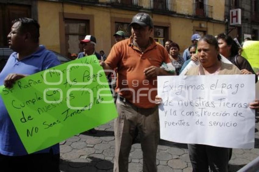 POBLADORES DE HUEJOTZINGO EXIGEN PAGO