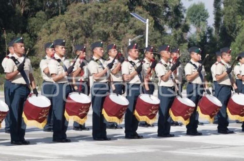 SEDENA . ENTREGA DE UNIFORMES