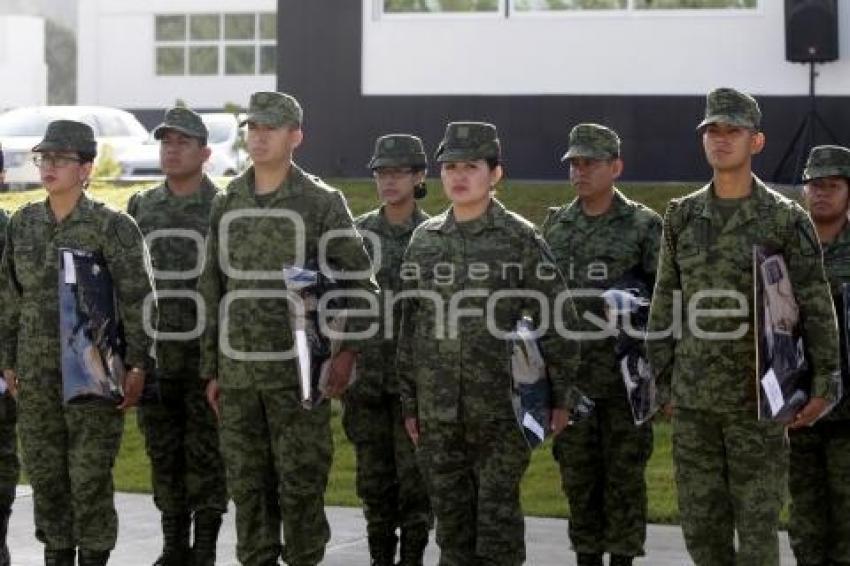 SEDENA . ENTREGA DE UNIFORMES