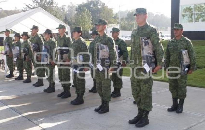 SEDENA . ENTREGA DE UNIFORMES