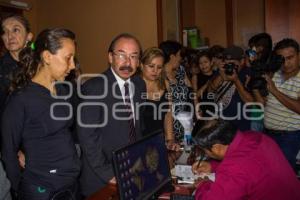 TEHUACÁN . ENTREGA DE FIRMAS