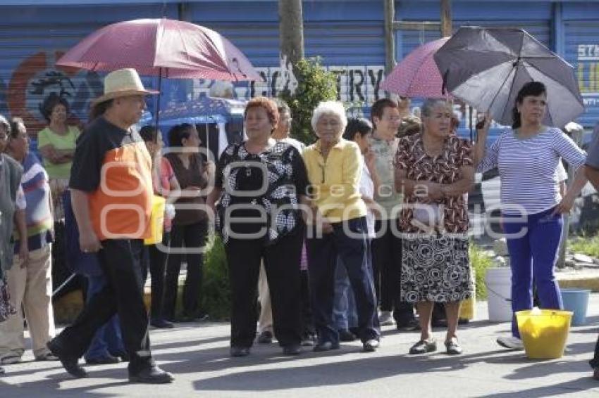 MANIFESTACIÓN . AGUA