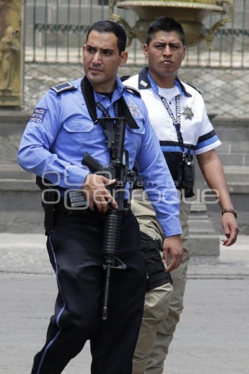 SEGURIDAD . POLICÍAS